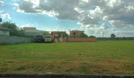Terreno em condomínio à venda no bairro Lagoa Bonita