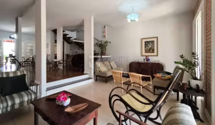 Linda residência no Jardim Mercedes