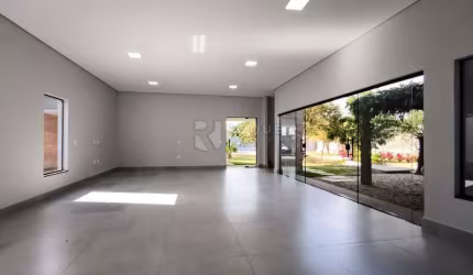 Belíssima chácara com 3 dormitórios, sendo 1 suíte e ótima localização à venda em Limeira. Aceita financiamento e estuda permutas.