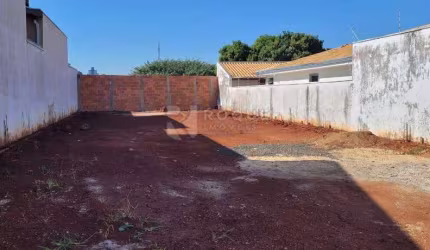 Terreno à venda no bairro Vila Residencial Treviso