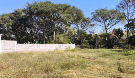 Terreno em condomínio de chácara disponível para venda. Estuda permutas.