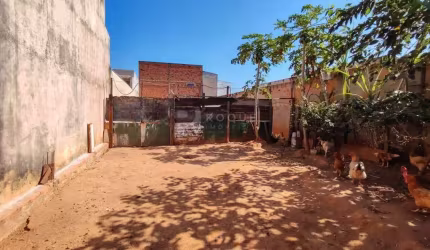 Terreno à venda no bairro Jardim Lagoa Nova
