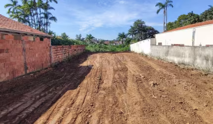 Terreno à venda no bairro Vila Queiroz