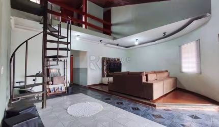 Sobrado Residencial/Comercial à Venda – Ideal para Morar e Investir!