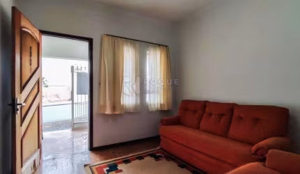 Casa localizada em bairro tradicional