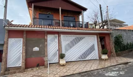 Casa Residencial à venda, 3 dormitórios, 1 suíte, 2 banheiros, com edícula