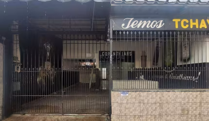 Casa residencial com salão no Jardim São Francisco