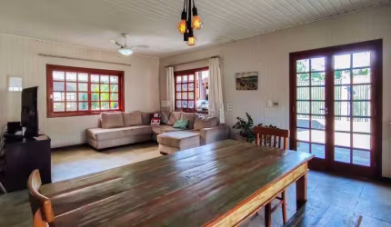 Casa em condomínio à venda no bairro Jardim Colonial