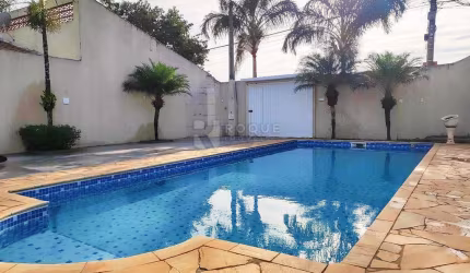 Casa à venda com 2 quartos e 1 suíte Parque Residencial Stahlberg