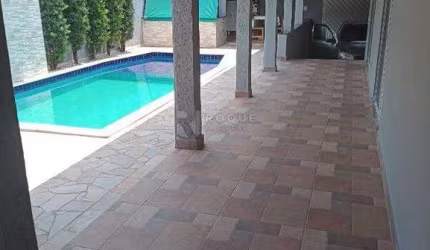 Casa Residencial à venda, 2 quartos, 2 vagas, piscina.
