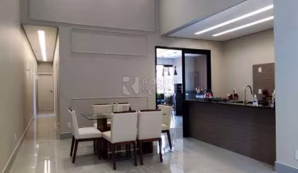 Linda Casa em condomínio com piscina