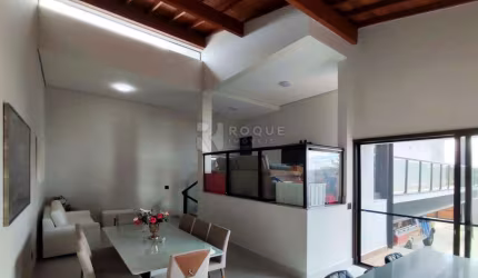 Linda residência em condomínio