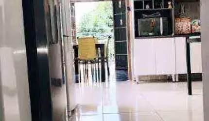 Casa com 3 dormitórios no Jd.Hortência.