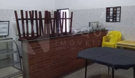 Casa Comercial à venda no bairro Parque Residencial Aeroporto