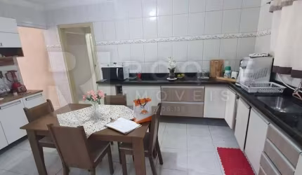 Casa Residencial à venda no bairro Parque Hippolyto