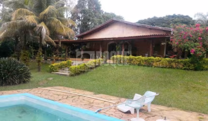 Casa em condomínio com edícula – excelente localização em Limeira