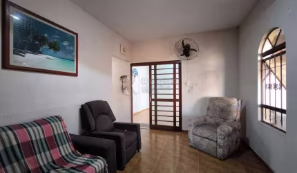 Casa à Venda no Parque Hippolyto