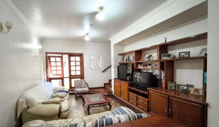 Casa em Condomínio Fechado à Venda – Completa, Confortável e com Área de Lazer Privativa