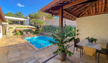 Linda casa com 1000,00 m² | 4 vagas garagem | 4 Quartos | Pampulha, Belo Horizonte - MG