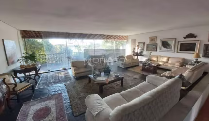 Casa com 5 quartos 1 suíte e 4 vagas no bairro São Luiz em Belo Horizonte.
