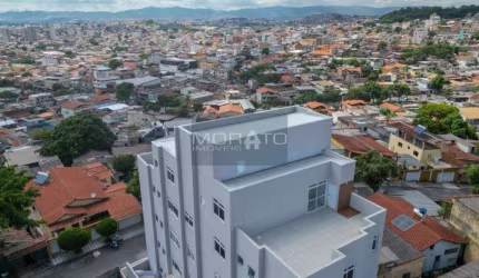 Cobertura com 4 quartos sendo 1 suíte, 3 vagas, prédio com elevador