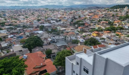 Cobertura com vista definitiva, 3 quartos sendo 1 suíte, 2 vagas, prédio com elevador
