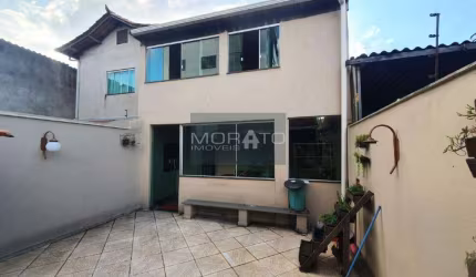 Casa com 4 Quartos e 3 banheiros à Venda no Arvoredo, 170 m² por R$ 530.000
