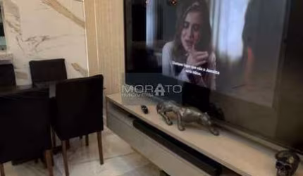 Apartamento de 02 quartos no Bairro Cabral com ótimo acabamento
