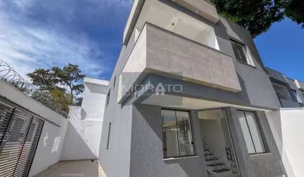 Casa com 3 Quartos, 2 Vagas no Bairro Santa Mônica