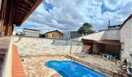 Casa 4 Quartos 3 Suítes 4 Vagas no Bairro Santa