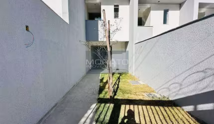 Casa Duplex 2 Quartos Suíte sendo 1 vaga de garagem no Bairro Planalto