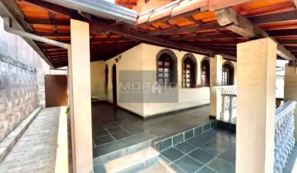 Casa 3 Quartos, 3 Vagas em Lote 360m² no Bairro Camargos