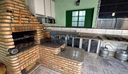 Casa 3 quartos com suíte e uma loja com 3 vagas de garagem