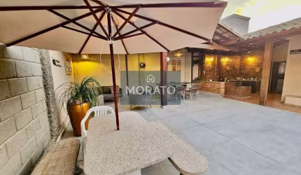 Casa com 5 quartos, 1 suíte e 4 vagas de garagem no Bairro Castelo .