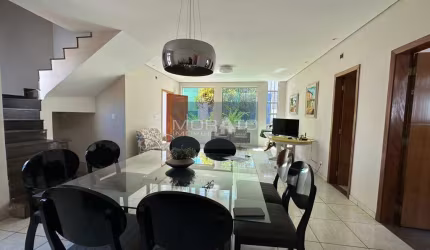 Casa Com Piscina aquecida 4 Quartos 1 suíte 3 vagas no bairro Camargos.