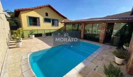 Casa com 3 Quartos sendo 1 suíte com 4 vagas à venda no Bairro Santa Branca