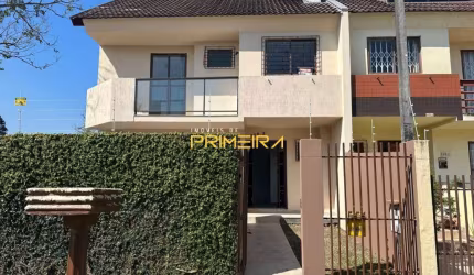Sobrado Triplex com jardim, 3 quartos sendo 1 suít
