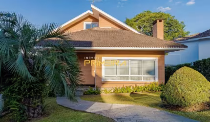 Casa em condominio semimobiliada com 4 quartos