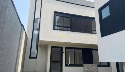 Sobrado com terraço e 3 dormitórios no Bairro Alto