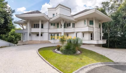Luxuosa Residência em Condomínio
