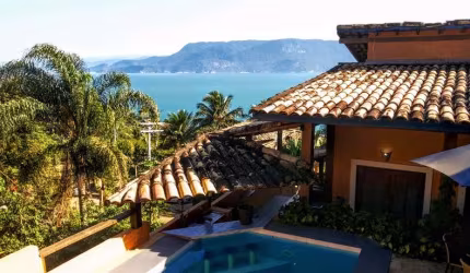 Casa à venda, 8 quartos, sendo 7 suítes, piscina,