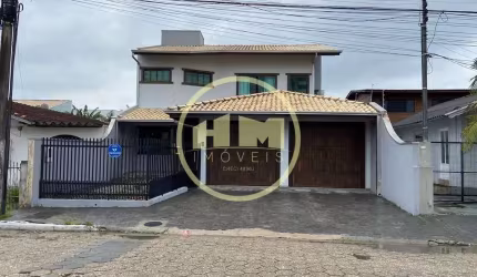 Casa semi-mobiliada com 4 dormitórios à venda
