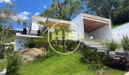Casa de alto padrão em condomínio fechando com 04 suítes à venda!