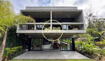 Casa de alto padrão mobiliado com 04 suítes à venda - Praia do Estaleiro, Balneário Camboriú