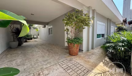 Casa com 4 quartos à venda na Rua 2000, 910, Centro, Balneário Camboriú por R$ 2.990.000