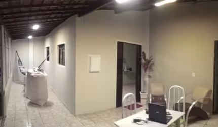 Vendo Uma Casa Na Região Parque Das Américas Com 3 Quartos Por 450 Mil.