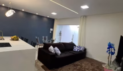 Vendo Uma Casa Na Região Jardim Sarah Com 3 Quartos Por 460 Mil.