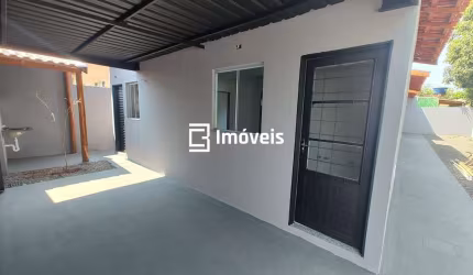 Casa de 02 quartos em condomínio