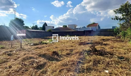 Terreno meio de quadra para construtores/investidores