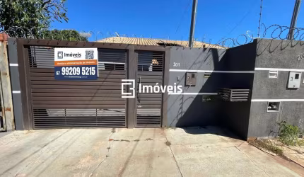 Locação - Casa de 03 quartos com suíte no Jardim Presidente